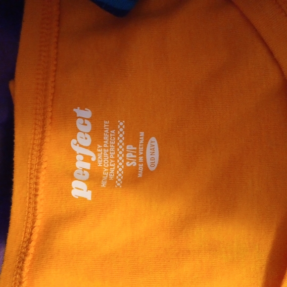 4 Old Navy Women's Shirts - Picture 2 of 10